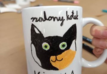 Warsztaty w Świetlicy w Brzeznej - projektowanie kubeczków