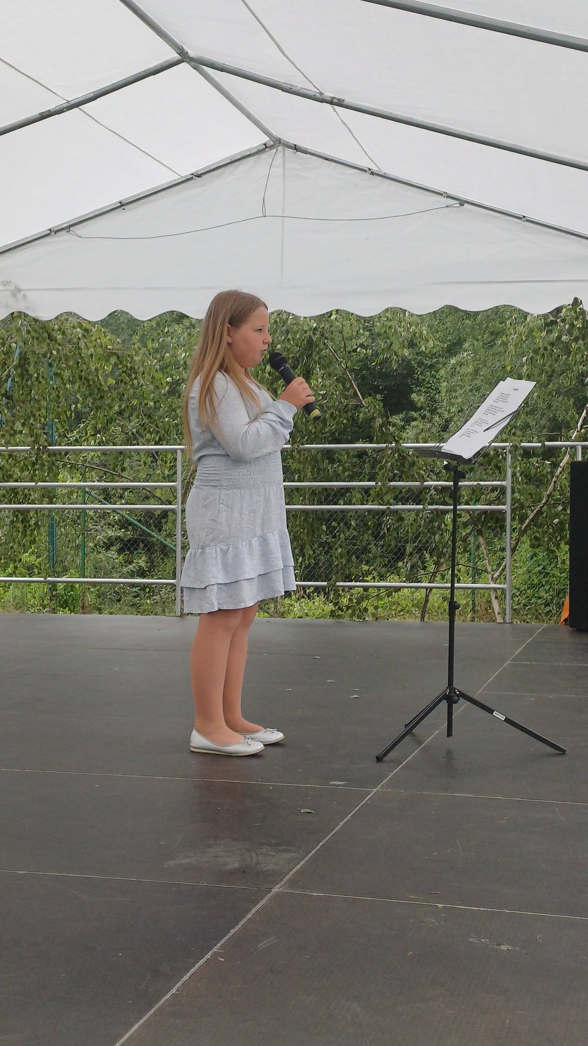 Julka Bugajska i Lenka Sarata wystąpiły podczas Festynu Strażackiego OSP Olszanka